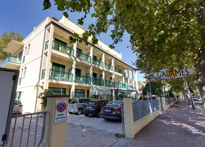 Hotel Gadames - Lunch On The Beach Cervia