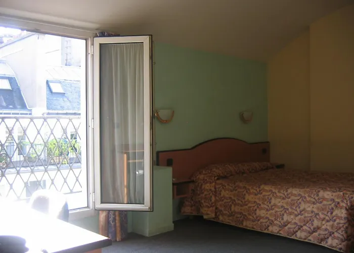 Hotel Ferney République Parigi