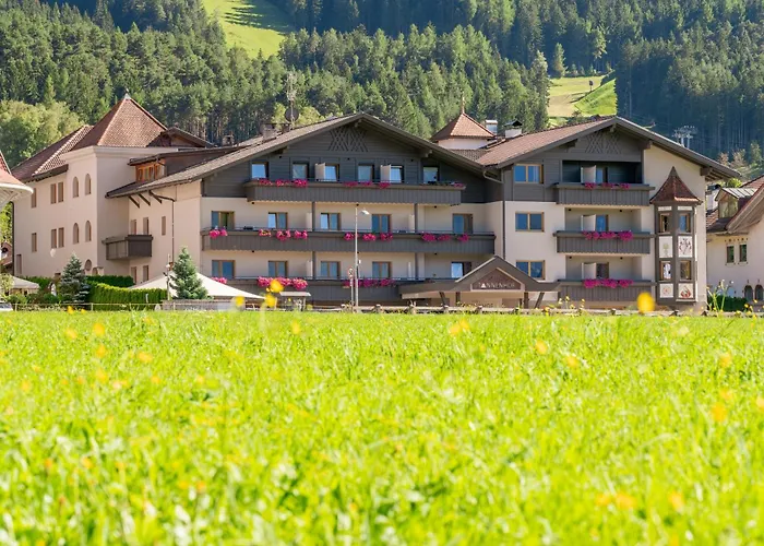 Hotel Tannenhof Brunico