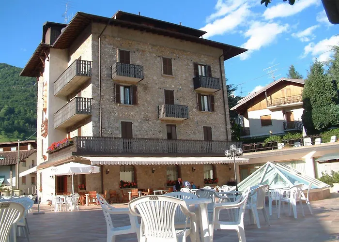 Hotel Carrara Serina 