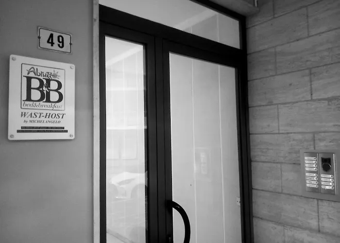 Bed and Breakfast Wast-Host By Michelangelo Vasto