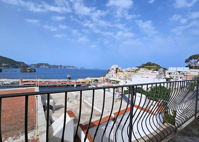 Maridea - Camere con vista al Porto Ponza