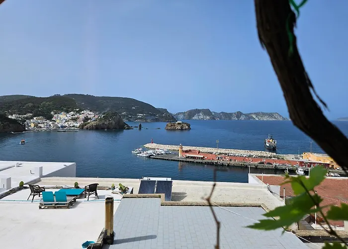 Maridea - Camere con vista al Porto Ponza