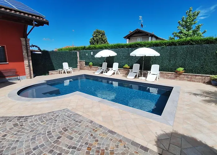 Villa Laura Rooms&Pool Fossano