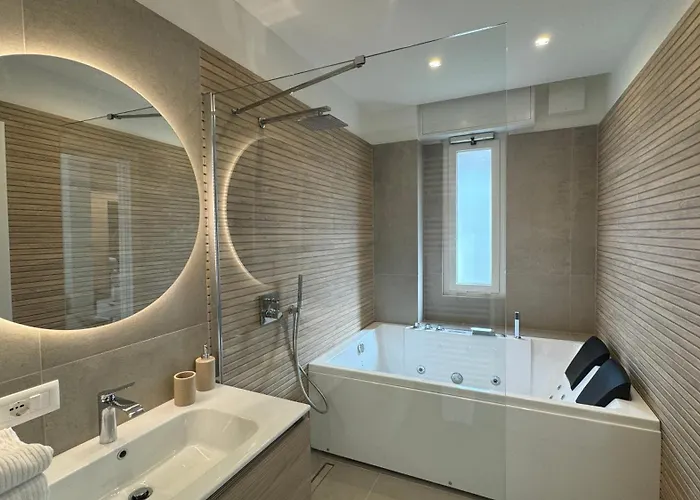 Hotel Casa Febo, in centro con parcheggio privato a 200 mt dal mare Bordighera