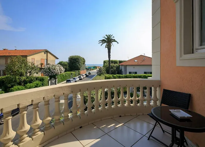 Albergo Moderno Con Bella Piscina Forte dei Marmi