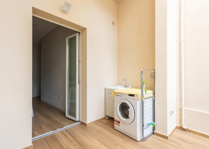 Domus Laetitiae Rooms & Apartments Quartu SantʼElena