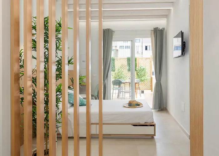Domus Laetitiae Rooms & Apartments Quartu SantʼElena