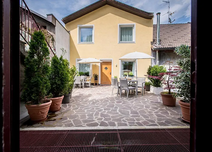 Am Schloss Guest House Brunico