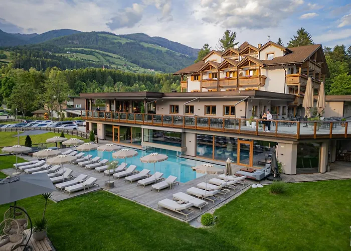 Hotel Weiher Green Lake Falzes