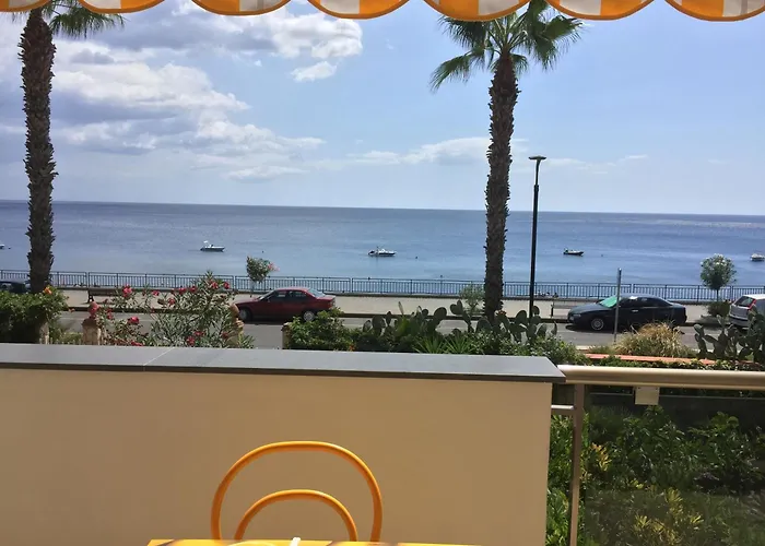 Le Zagare apartments SantʼAlessio Siculo
