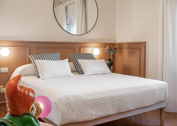 Scarlea Rooms Cecina 