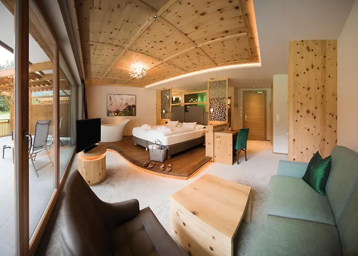 Hotel Weiher Green Lake Falzes