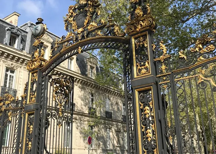 Bed and Breakfast Parc Monceau Parigi