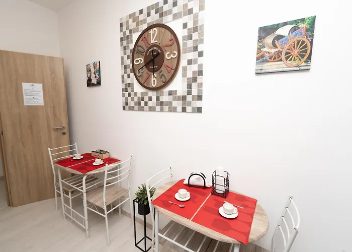Central Room 128L Palermo
