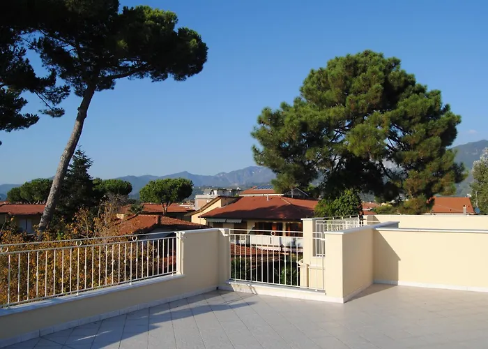 Residenza Turistico Alberghiera -Rta Azzurra Marina Di Massa