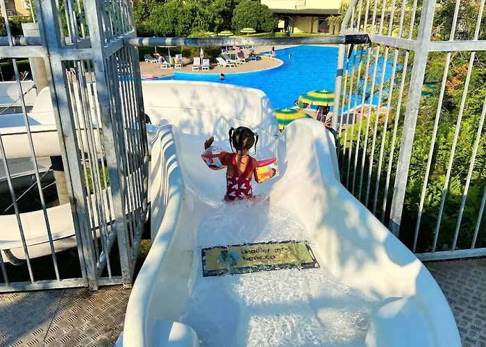 Villa Pizzo Beach Club - Free Pool & Private Beach Perfect For Families