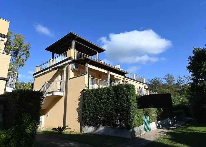 Villa Pizzo Beach Club - Free Pool & Private Beach Perfect For Families