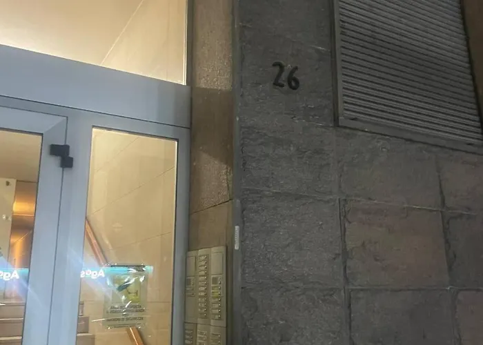 Confortevole Appartamento Con Costosa Ristrutturazione In Viale Massenzio Masia Côme