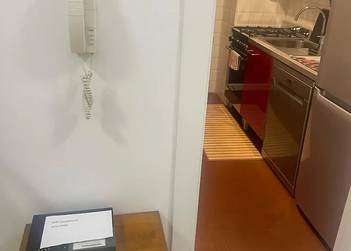 Confortevole Appartamento Con Costosa Ristrutturazione In Viale Massenzio Masia Côme