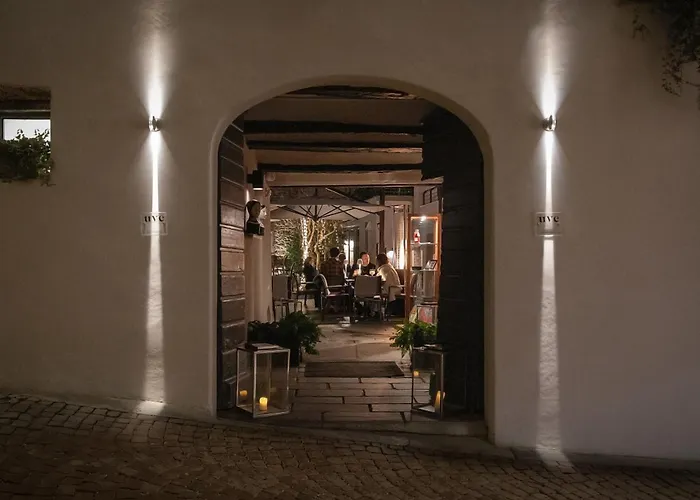 Uve Rooms & Wine Bar La Morra
