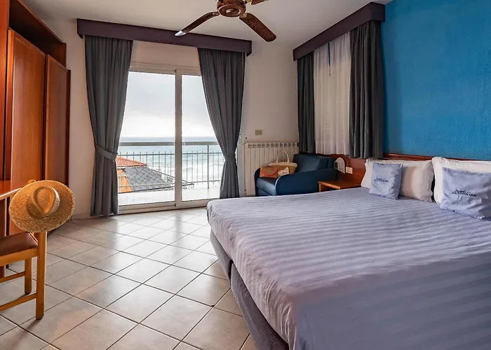 Hotel Lungomare Marina dʼMarina dʼAndora