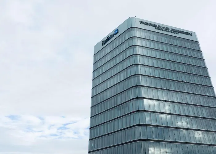 Radisson Blu Hotel At Porsche Design Tower Stoccarda