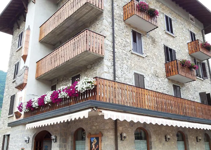 Hotel Carrara Serina 
