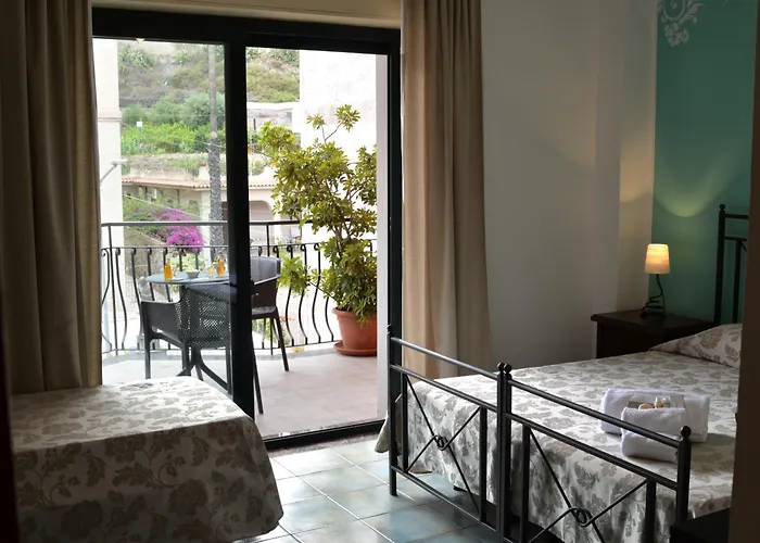 Hotel Donna Rosa SantʼAlessio Siculo
