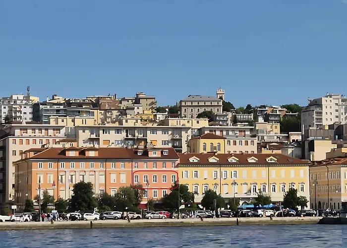 Five Flowers Guest House Trieste