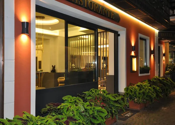 Cavour 30Tre - Hotel Moderno Stresa