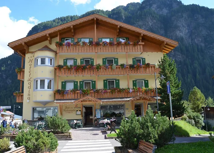 Hotel Ladina Campitello di Fassa