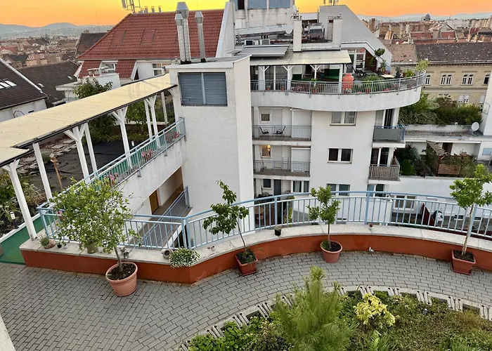 Rooftop City Residence With Underground Parking Budapest