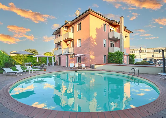 Giada Palace - Rooms & Pool Lucca