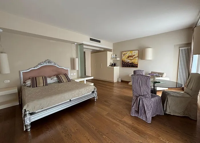 Oreste Suite Lazise