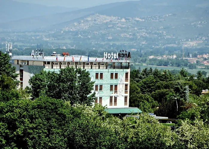 LH Hotel Arca Street Art Spoleto