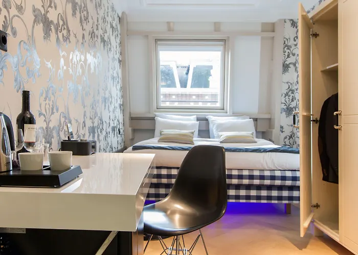 Amsterdam Canal Hotel