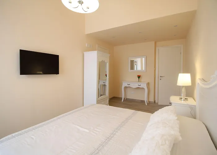 Lucca In Chic - No Ztl, Free Parking, Priv Bath, Old City 550M