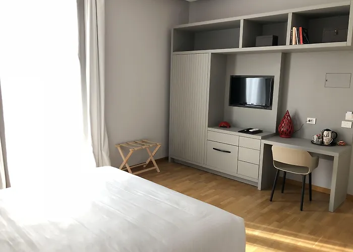 200 Rooms & Terrace Bari
