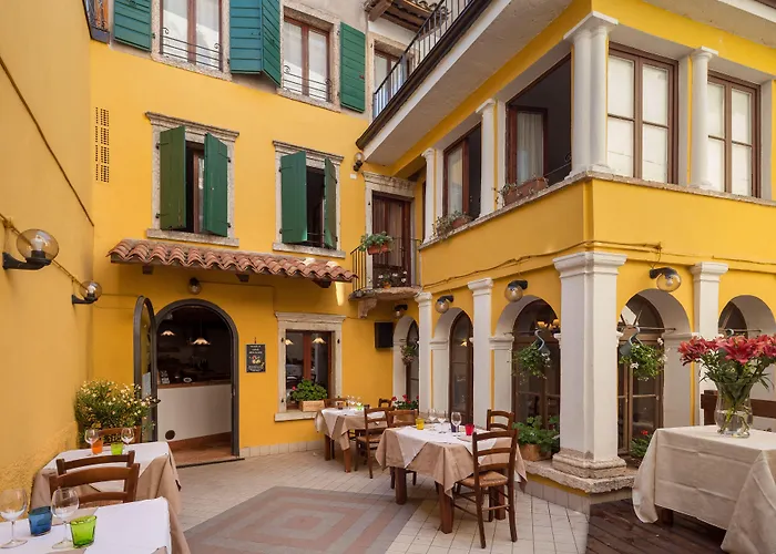 Locanda Al Centrale Caprino Veronese