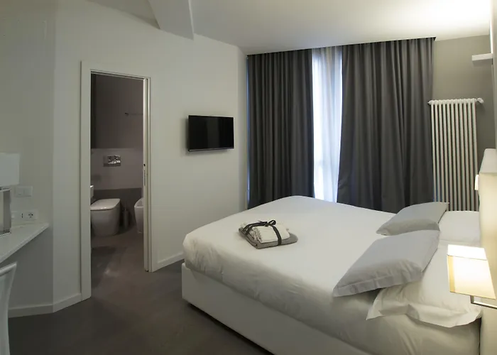 Hotel Midnight In Genova