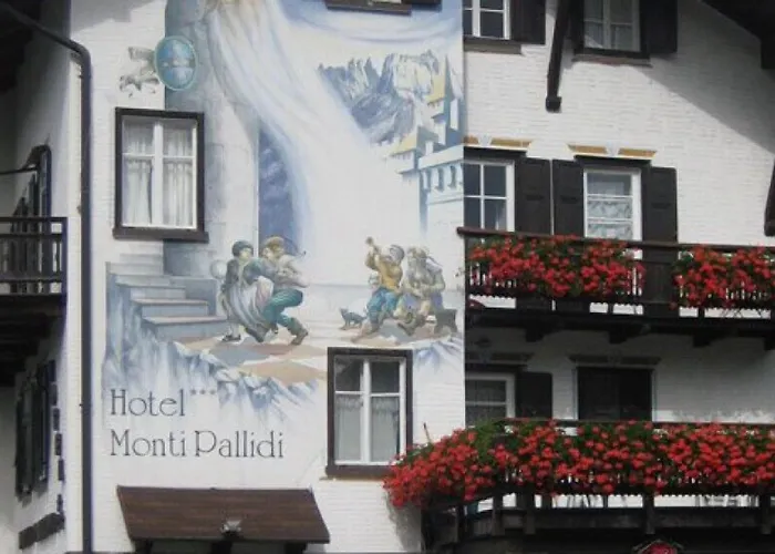 Hotel Monti Pallidi Moena