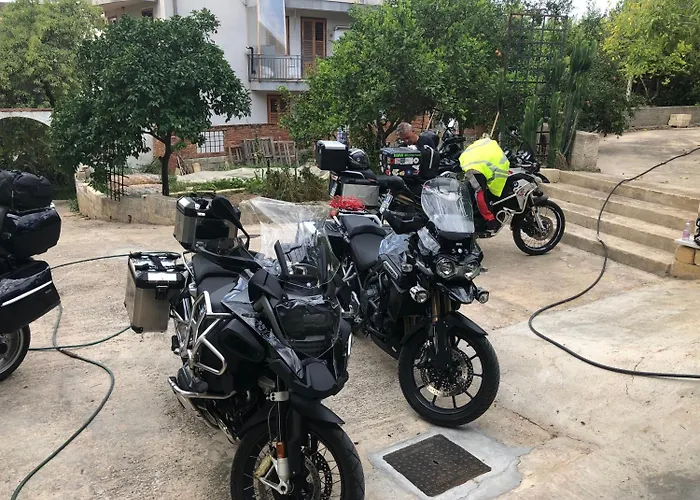 Bed and Breakfast Bmb Bed Motor Bike Noto