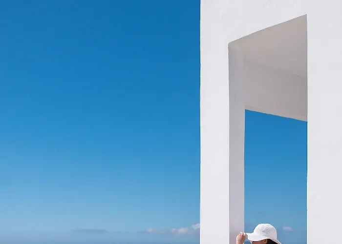 Amelot Art Suites Fira 