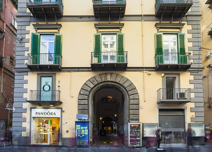Don Pedro Rooms Vicerè di Toledo in the city center Napoli