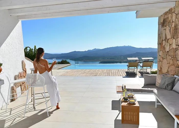 Stanza in Villa Amaca angolo di paradiso piscina riscaldata e sauna raggi infrarossi Arzachena