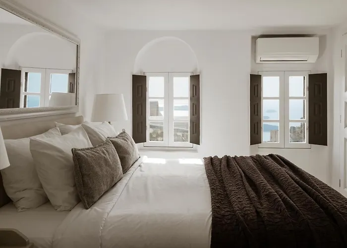 Aqua Luxury Suites by NOMÉE Hospitality Group Imerovigli 