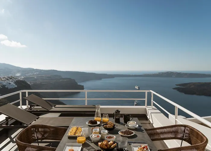 Aqua Luxury Suites by NOMÉE Hospitality Group Imerovigli 