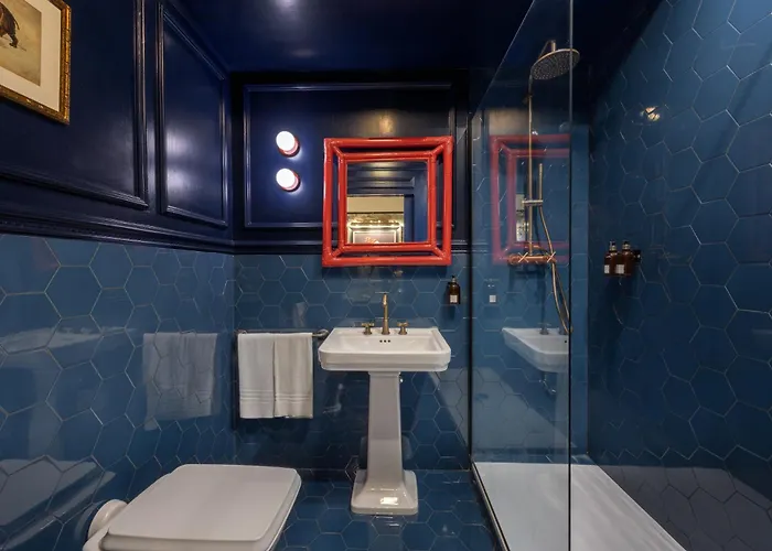 V Collection Condotti Roma
