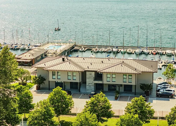 Lago Dorato Marina Lodge - Lakefront Colico